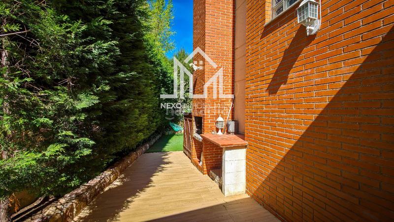 Foto db9bd37d-c763-4ba9-a04c-f37a64a0d0a3. Casa aparellada amb aparcament piscina a Seseña nuevo Seseña