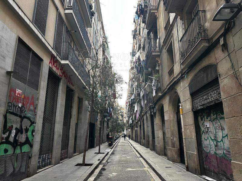 Foto 9c316613-d7a9-4513-acec-56057e602611. Piso  en calle sant gil en Raval Barcelona