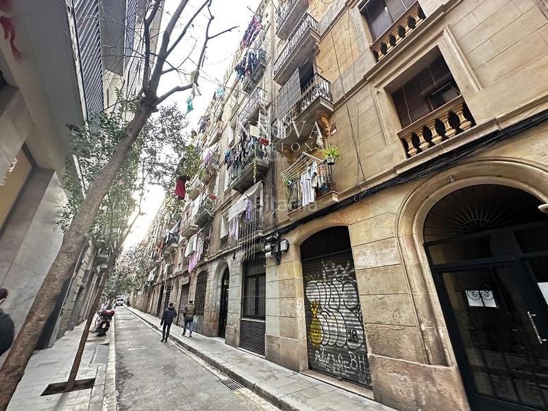Foto a837bab2-37b9-46a3-a571-bef8fe07ad76. Piso  en calle sant gil en Raval Barcelona