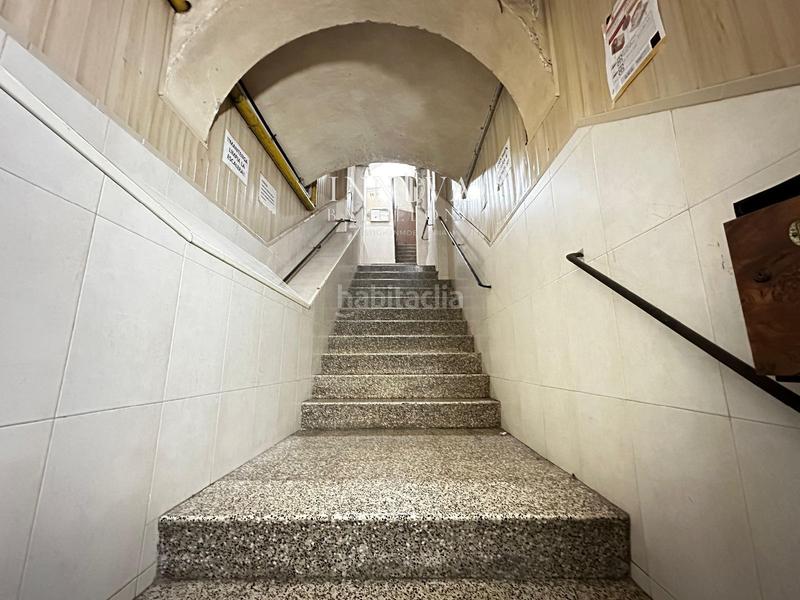 Foto c3f2cfa7-65a7-4433-ba78-6ff98f0b45f8. Piso  en calle sant gil en Raval Barcelona