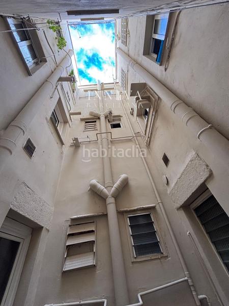 Foto 092a5c2f-4bb4-4a71-b0f6-a8321be8f3a2. Piso  en venta en calle carretes en Raval Barcelona