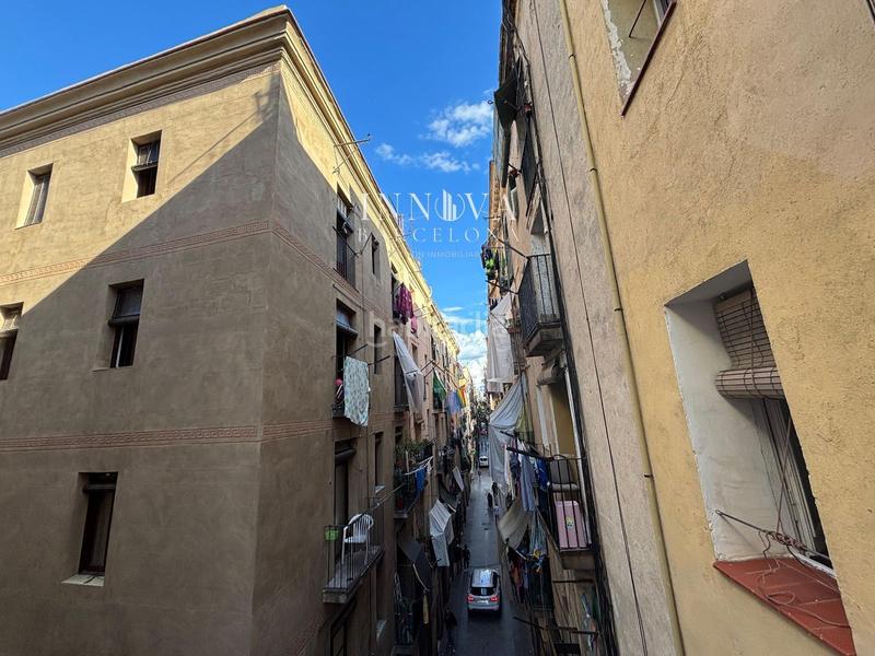 Foto 7df26676-d09b-40bc-859c-9cb7f515ebb7. Piso  en venta en calle carretes en Raval Barcelona