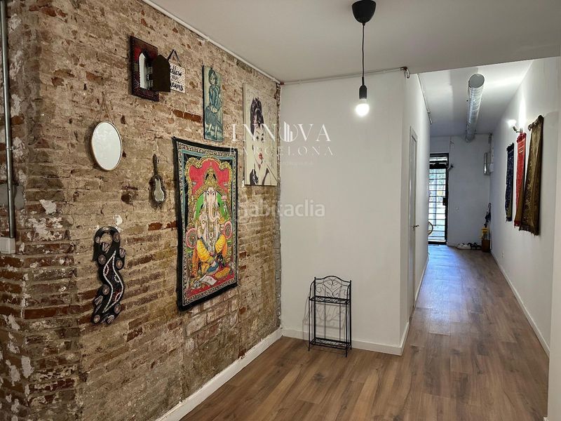 Foto 132365ef-3082-4bd5-b24e-eb4c5b34d7f2. Local comercial a Raval Barcelona
