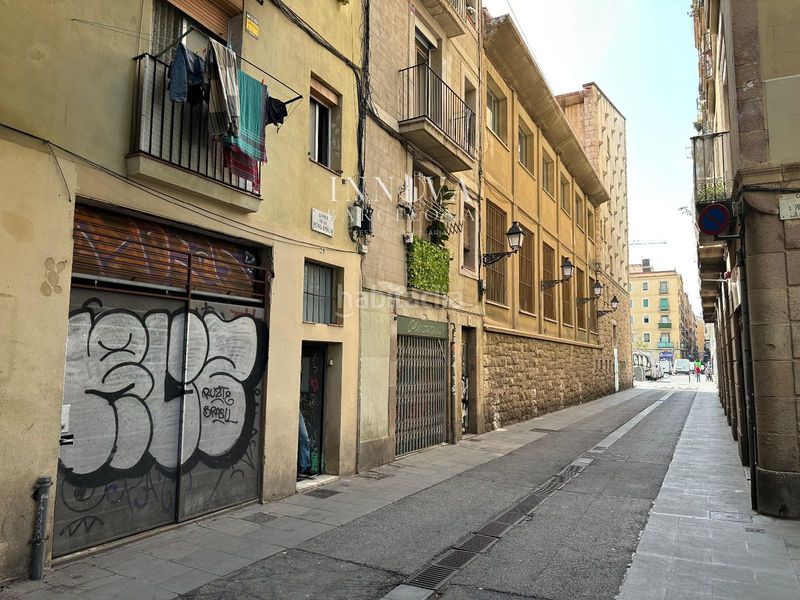 Foto 5f3421a0-2d37-4b1e-bd04-0de93556ab2b. Local comercial a Raval Barcelona