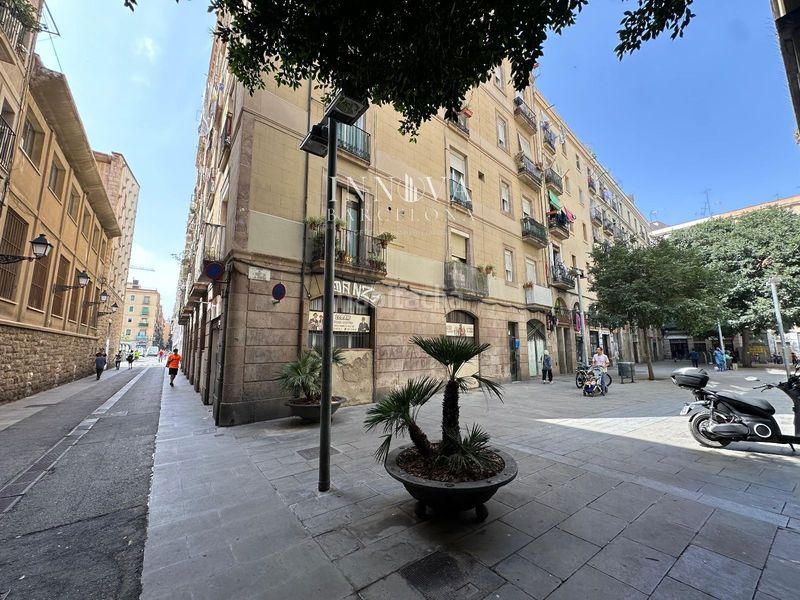 Foto c88a1638-1c6e-4c71-a85f-4cd75086bb72. Local comercial a Raval Barcelona