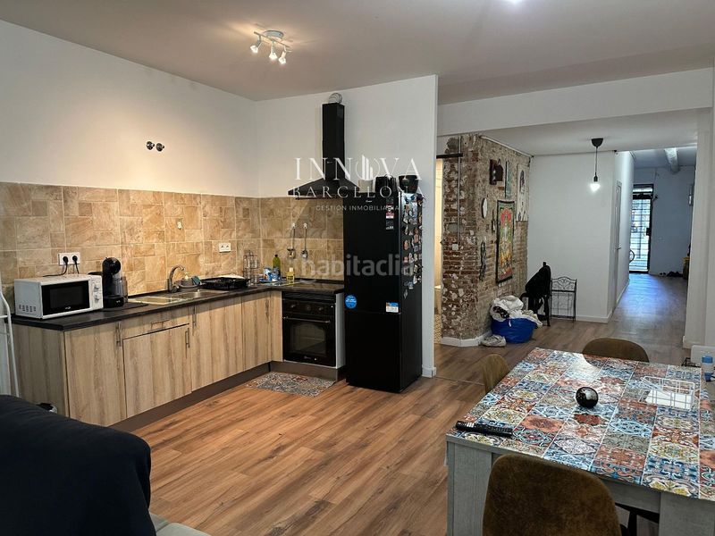 Foto cd91849e-3b3e-4fe7-9d15-5e67df12538d. Local comercial a Raval Barcelona