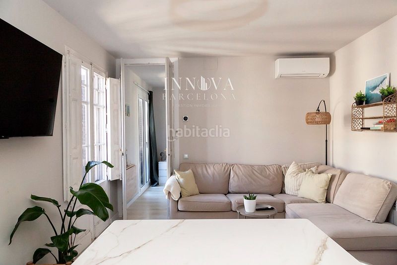 Foto 0a4ed984-b852-497a-ae2c-00e469d7169f. Pis a Raval Barcelona