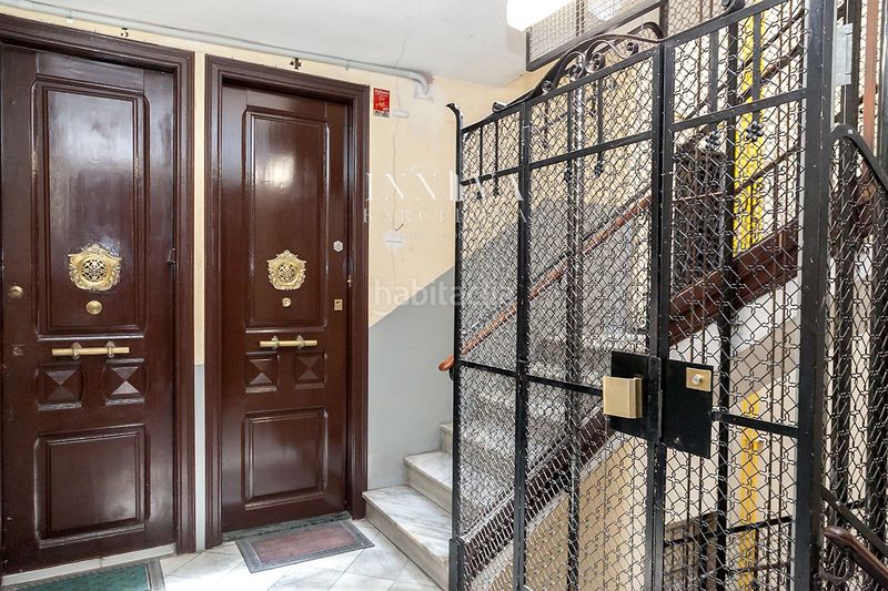 Foto 79d24bc4-fa76-4eaf-ab5a-4b962e8936e6. Pis a Raval Barcelona