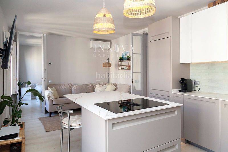 Foto a0026342-7f45-4935-a21e-42bc47e9d5ac. Pis a Raval Barcelona