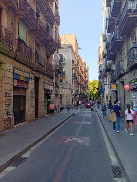 Foto 98c6bda0-2606-424b-9a80-1ec0b71508e7. Local comercial a Raval Barcelona