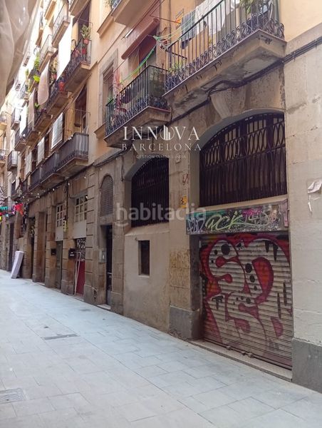 Foto c4f0c077-83d6-49a0-8638-64bf41309c7e. Local comercial a Raval Barcelona