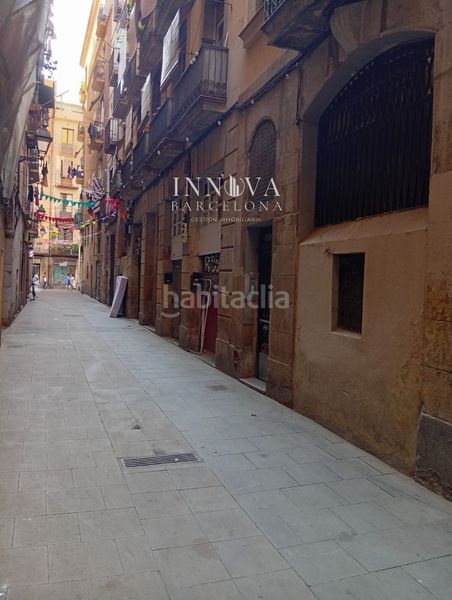 Foto fc065fe1-5338-40f6-ae40-31c2cbad5b8b. Local comercial a Raval Barcelona
