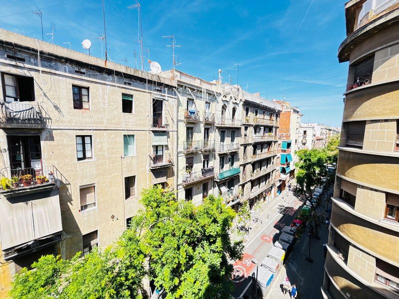 Foto 01260cdf-074f-438f-8648-b7d9419f2a5a. Pis a Raval Barcelona