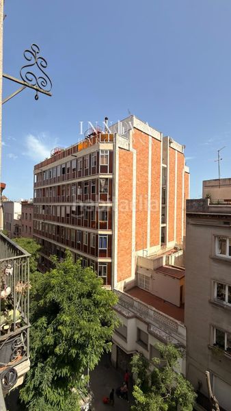Foto 2bd6e307-1627-45c1-b13d-ebe744320111. Pis a Raval Barcelona
