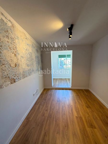Foto 1005fd1e-3bb9-46c6-a6c3-09e240897f6c. Pis a Raval Barcelona