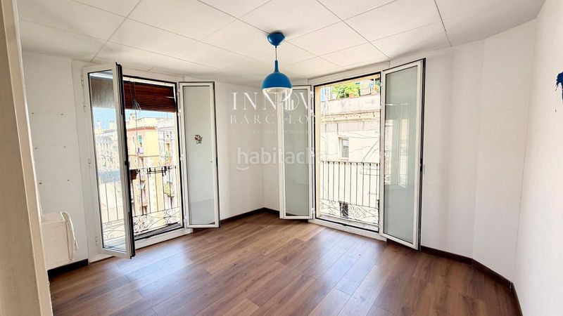 Foto fad212a5-de90-4e8e-a076-728fa5650534. Pis a Raval Barcelona