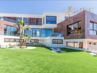 Casa  Calle pegaso. Amplia villa lista para entrar a vivir con vistas al mar en la n