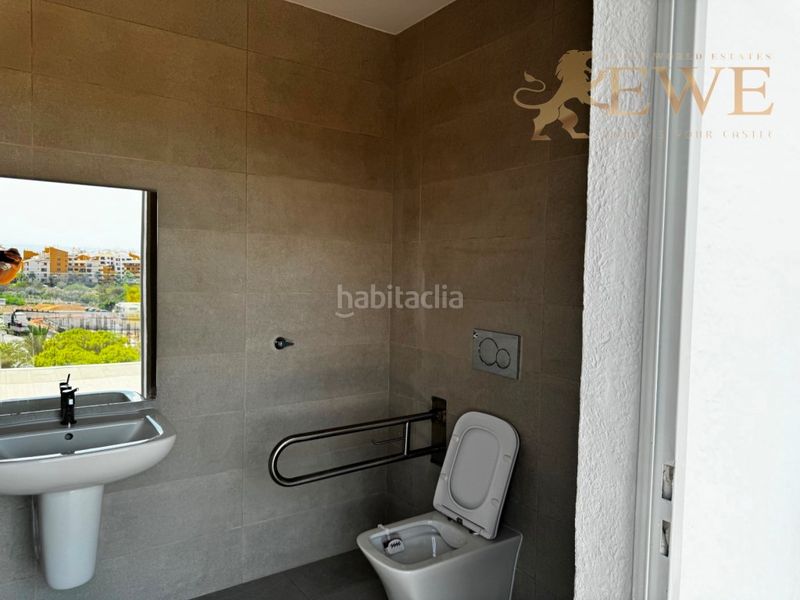 Foto f85f3cae-f093-49d2-8d2d-3364cba7a812. Apartament a Punta Prima Torrevieja