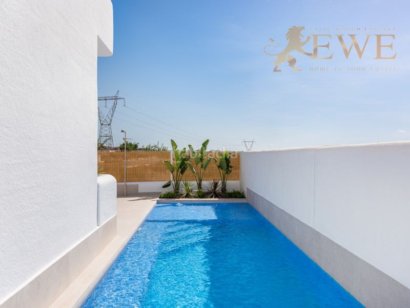 Foto 013d3368-10d7-465d-8fb4-d84e60a3e78f. Chalet fantástica villa de estilo balinés en los alcázares en Alcázares (Los)