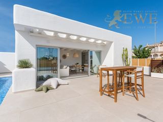 Chalet à Las Lomas de Rame-Bahía Bella. Fantástica villa de estilo balinés en los alcázares