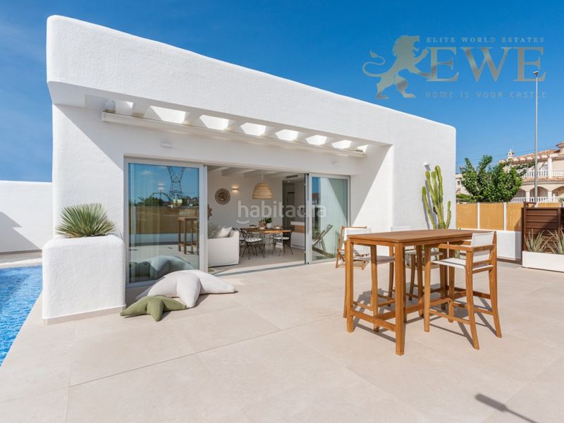 Foto 11518b24-f502-43d7-a86c-045778a7067b. Chalet fantástica villa de estilo balinés en los alcázares en Alcázares (Los)