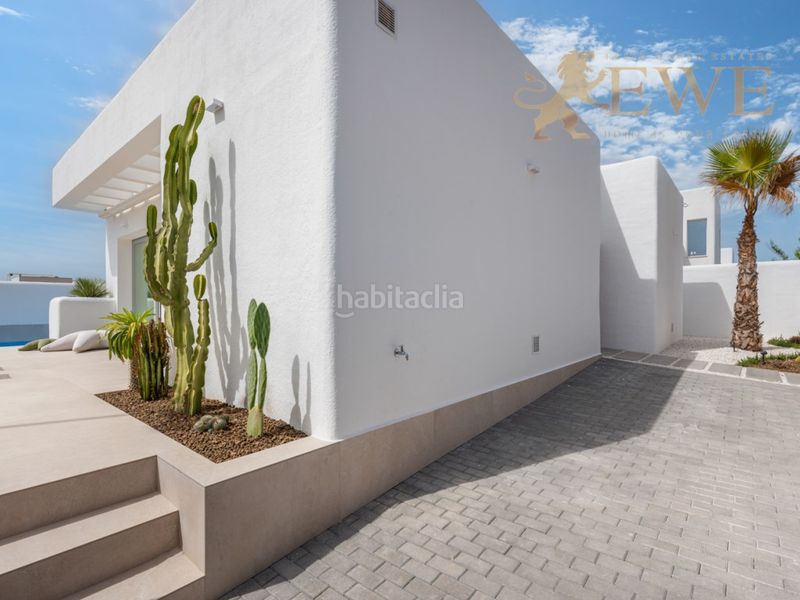 Foto c63f3e0e-50bb-4770-83b4-d4a4c9a130b3. Chalet fantástica villa de estilo balinés en los alcázares en Alcázares (Los)