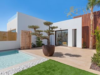Casa  Calle infanta cristina. Villa completa con vistas al campo de golf de los alcázares