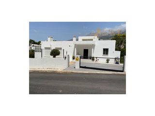 Casa  Calle brisas-s.a.golf. Villa completamente renovada junto al campo de golf en altea la
