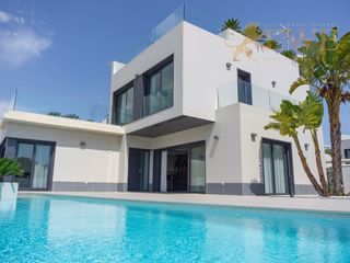 Chalet à Aguamarina. Villa de lujo en campoamor, orihuela costa