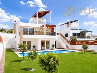 Chalet in La Marquesa. Villa de lujo en primera línea de campo de golf en ciudad quesad