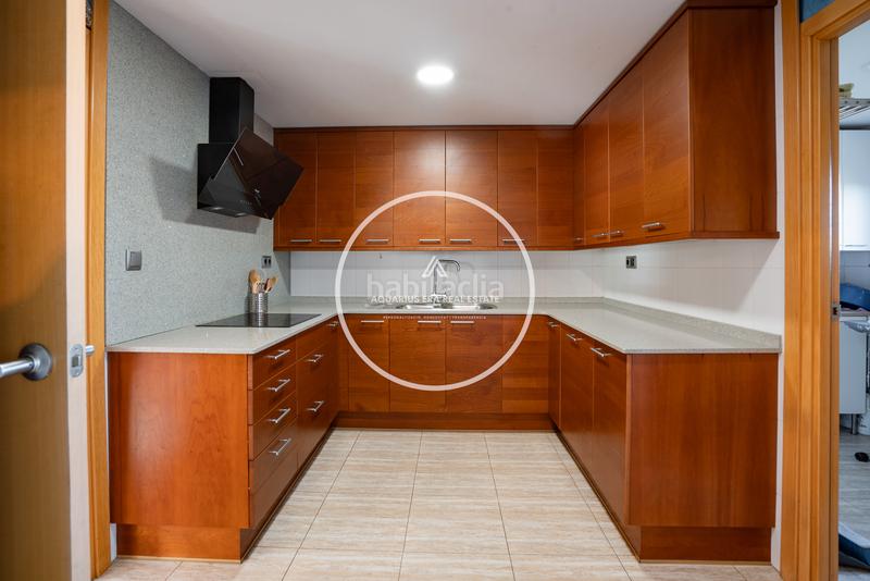 Foto 31dbce48-2edf-44de-912e-d1e35007d28d. Casa pareada casa con ubicación privilegiada en Caputxins-Ambulatori Vic