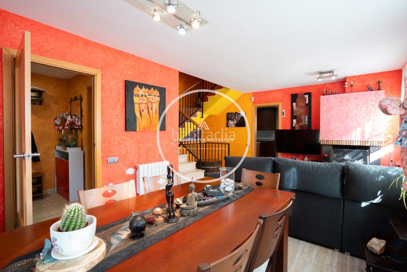 Foto 361bf020-8132-4155-974f-3db32761b1eb. Casa pareada casa con ubicación privilegiada en Caputxins-Ambulatori Vic