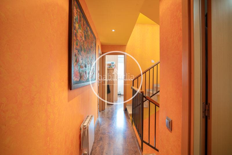 Foto ac60a954-3ea3-4a7d-abb1-7c7f7365704e. Casa pareada casa con ubicación privilegiada en Caputxins-Ambulatori Vic