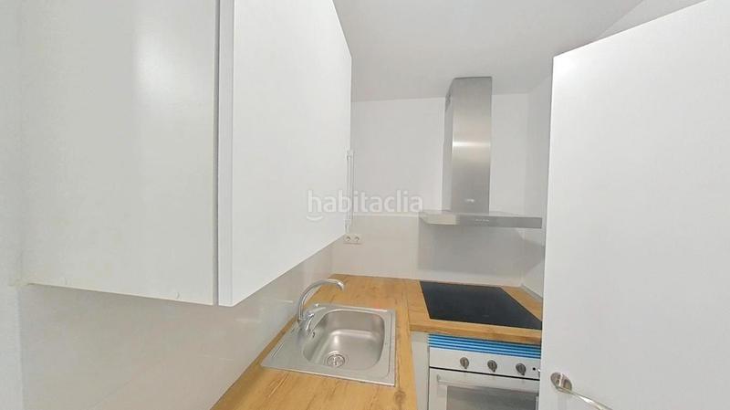 Foto bf2f79bf-8032-478a-b0fd-8f1470e693c1. Piso en Llefià Badalona