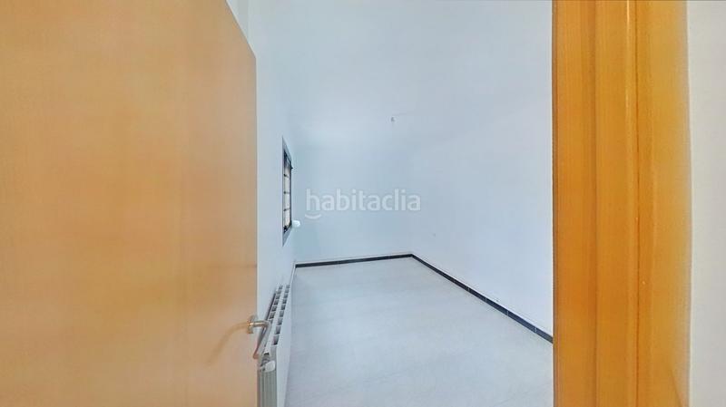 Foto 4525b13b-832c-49c0-8a4d-7a3a4b381fd4. Piso en Fondo Santa Coloma de Gramenet