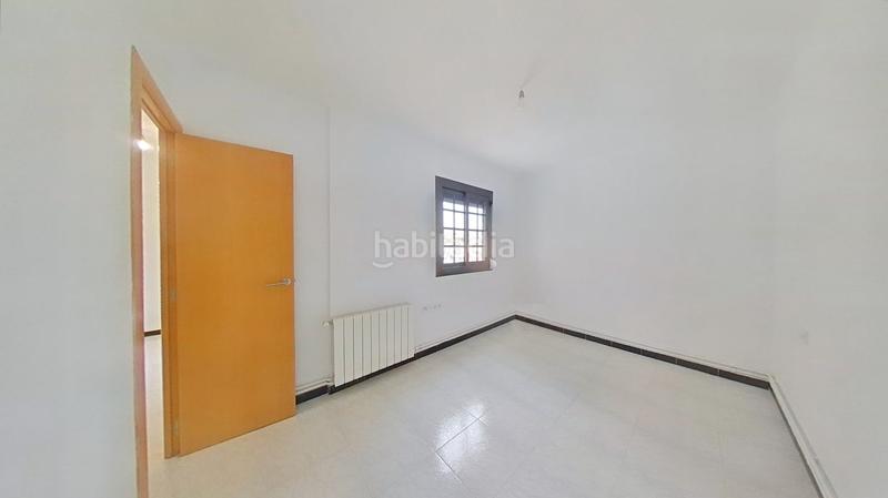Foto 959fbf1e-7200-4124-8247-3d9ff1d4f77e. Piso en Fondo Santa Coloma de Gramenet
