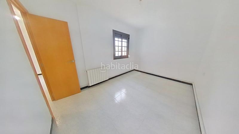 Foto caea2bf0-391f-4128-953d-f253439af389. Piso en Fondo Santa Coloma de Gramenet