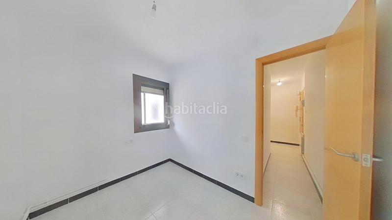 Foto ddfea5f4-84e1-4afc-8221-b49a8110f703. Piso en Fondo Santa Coloma de Gramenet