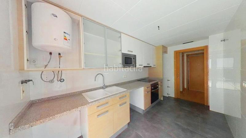 Foto 98a0d360-b9b9-496c-a1b9-0679adb52274. Piso en Casas Verdes Paterna