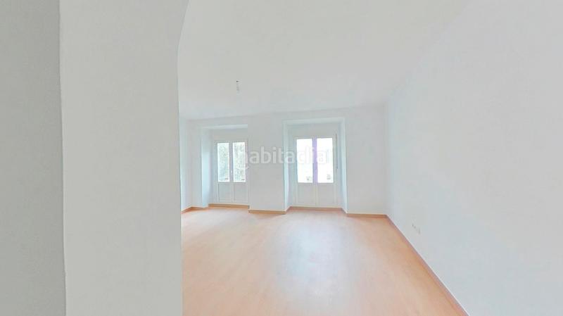Foto a8a242a5-1e38-45d7-a8ba-65ff9825a617. Piso en Embajadores-Lavapiés Madrid