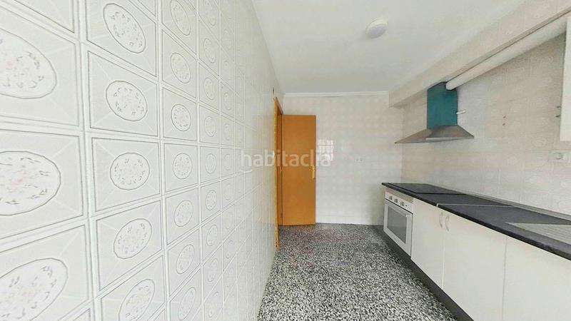 Foto e2622432-7c91-40d4-8302-704f1f8e0ad4. Pis a Torrefiel Valencia