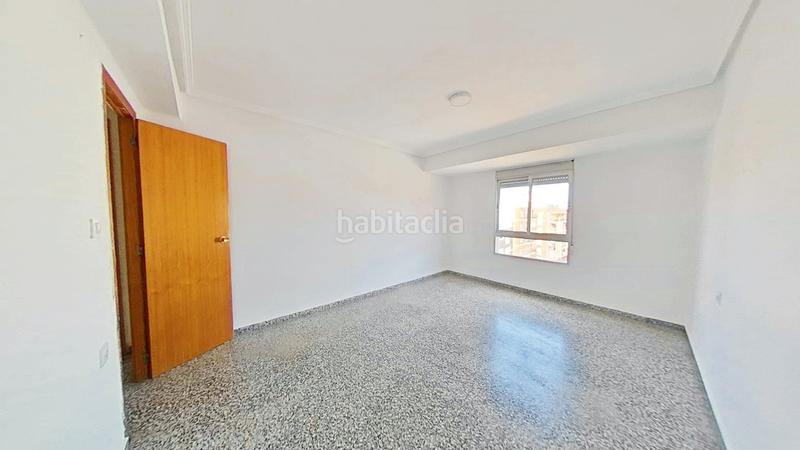 Foto ed5a531f-23ea-4627-8666-d54a173766e8. Pis a Torrefiel Valencia