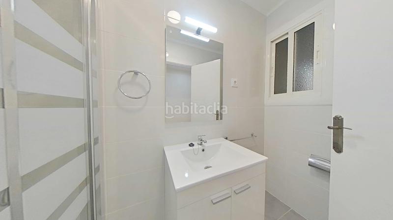 Foto b6d7116e-8075-4185-ba6a-157ee67ac127. Piso en Roquetes Barcelona