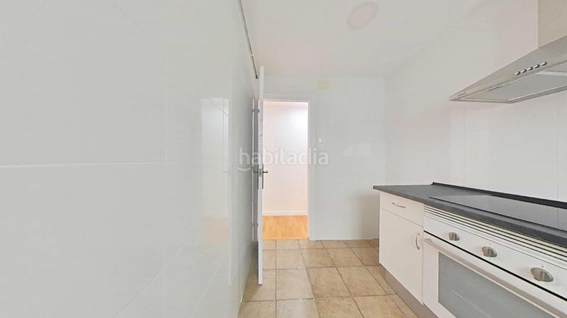 Foto c8013bbf-85db-49cf-9b2e-995d343c88eb. Piso en Roquetes Barcelona