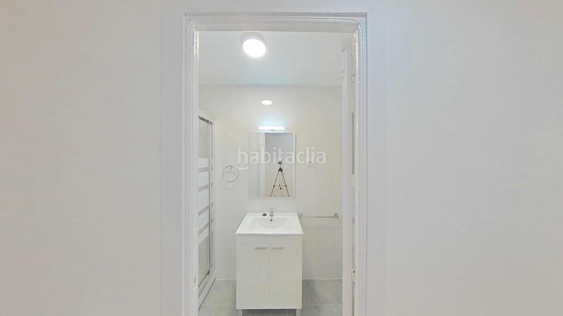 Foto d2b54cc2-308c-461b-96f3-0228e1d3d21c. Piso en Roquetes Barcelona