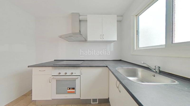 Foto e35190fb-b0d6-4b1c-882d-856769703029. Piso en Roquetes Barcelona