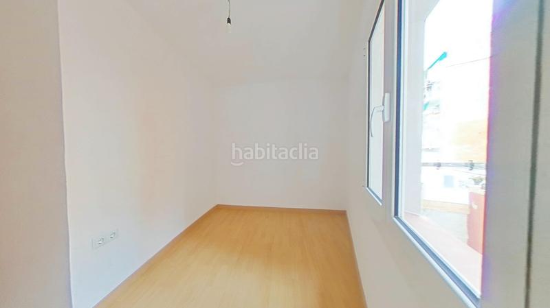 Foto f2f836cb-d970-4a3d-818f-8c14abdb81de. Pis a Roquetes Barcelona