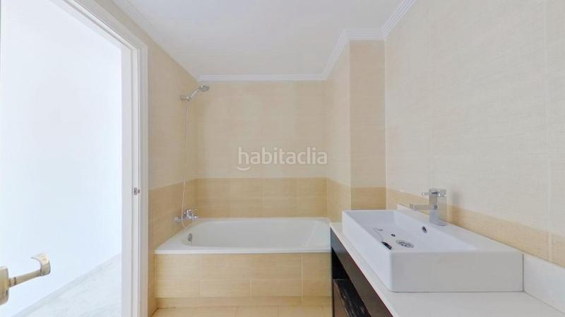 Foto 61b0d709-7ae2-4b9a-af6d-01098d1a309e. Piso en El Pinillo Torremolinos