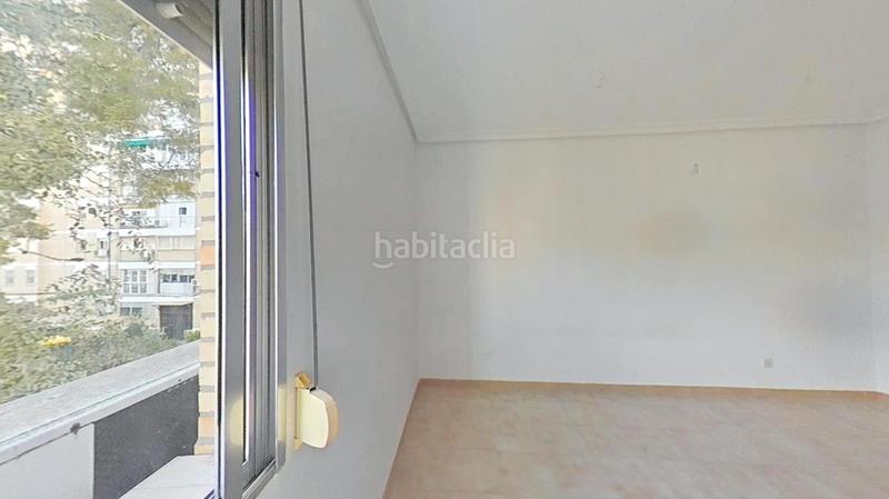 Foto d413d878-f495-40a4-be27-c939e1f83a8f. Piso en Juan XXIII - Rochelambert Sevilla