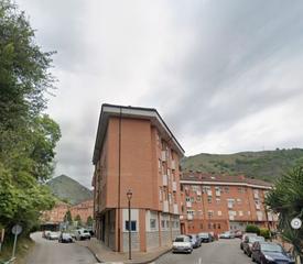 Parking voiture à Avenida de mont-sacro 4. Plaza de aparcamiento en morcin (asturias):